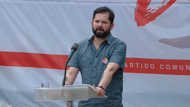 Pdte. Boric recuerda a Guillermo Teillier y reconoce a personeros PC en la Fiesta de los Abrazos