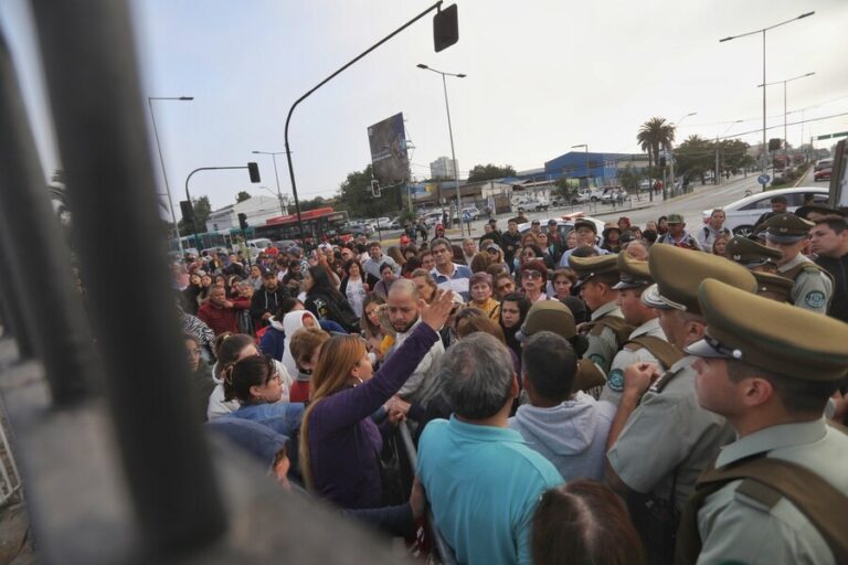 “Es caótico, un desorden tremendo”: Denuncian problemas en acceso a presentación de la “Sanadora de Rosario” en Maipú