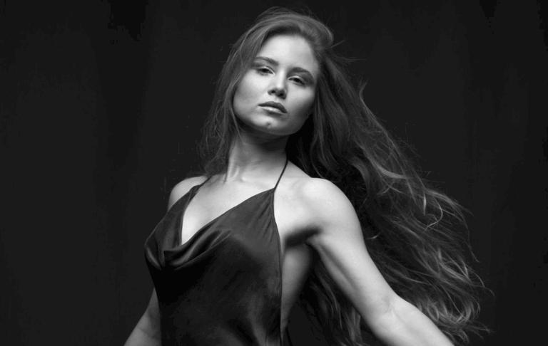 Claire Delic reinventa clásicos en su nuevo disco 