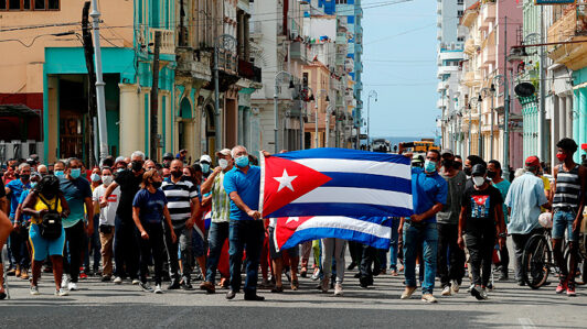 ¿Fin a la crisis económica de Cuba? País aplicará plan de reajuste más grande en décadas este 2024