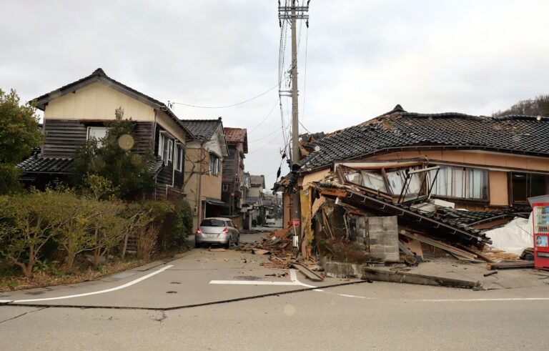 Terremoto en Japón: Gobierno confirma víctimas atrapadas bajo escombros e inicia labores de rescate