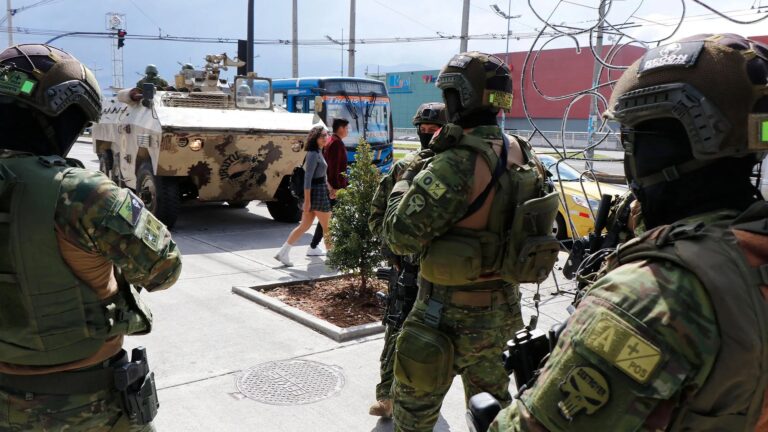 Daniel Noboa decretó la repatriación de los extranjeros que cumplen sentencias en cárceles de Ecuador