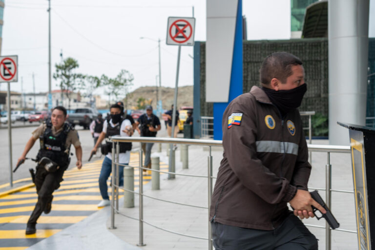 Balance de crisis en Ecuador: Ola de violencia deja 10 muertos y 70 detenidos