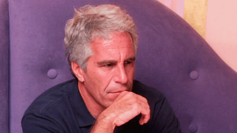 Se desclasifica segundo conjunto de documentos: Detective describe el reclutamiento de docenas de niñas para Epstein