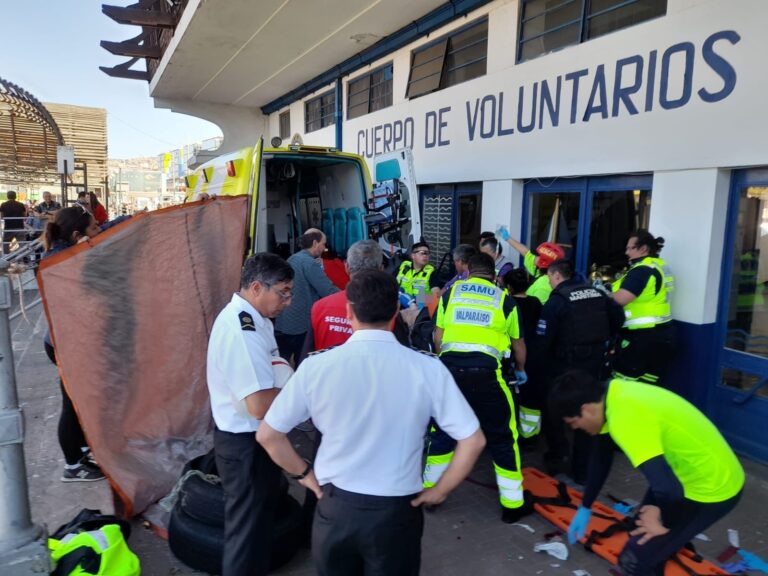 Mujer murió en la Caleta Portales: Funcionarios de la Armada realizaron reiteradas maniobras de reanimación