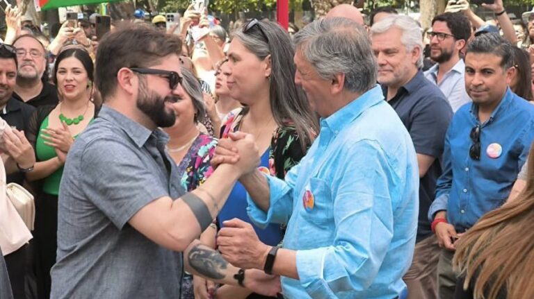 Pdte. Gabriel Boric llegó a tradicional Fiesta de los Abrazos del Partido Comunista