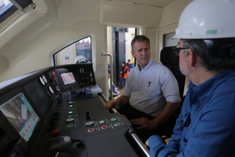 Min. Muñoz tras inauguración de tren más rápido de Sudamérica para Santiago-Curicó: “Esperamos llegar a Talca en febrero”