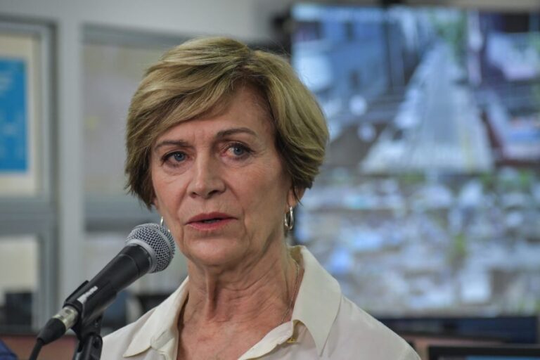 Matthei condena pensiones de gracia por el 18-O: 