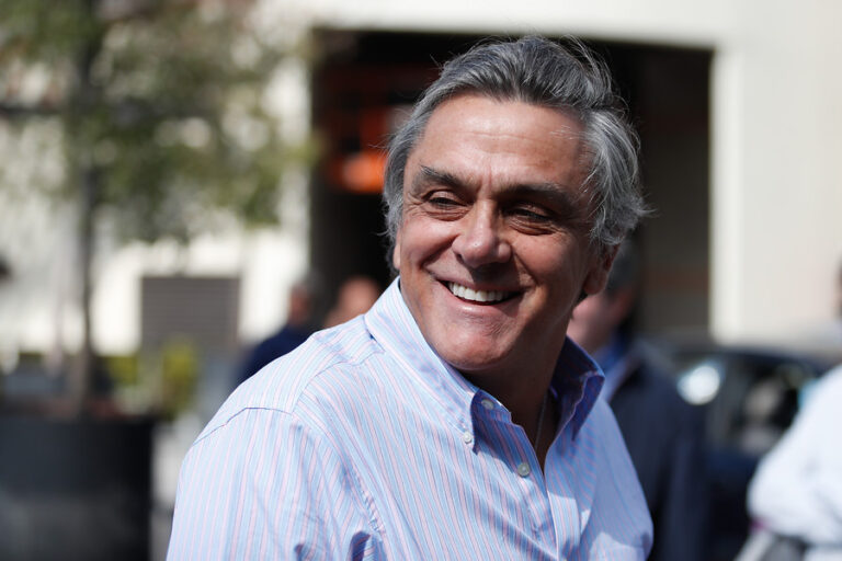 Longueira dice que Ley de Pesca fue transparente y critica encuentros en casa de Zalaquett: “Me dan risa estas comidas secretas”