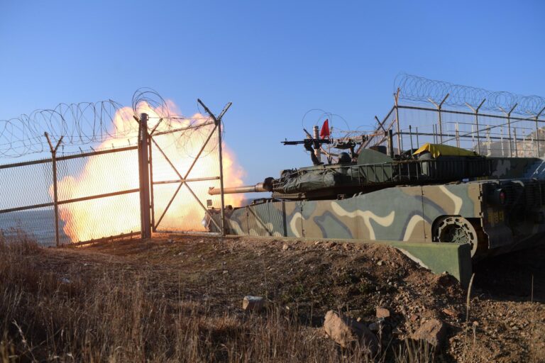 Corea del Sur responde con maniobra de fuego real a ensayo artillero norcoreano en el mar Amarillo