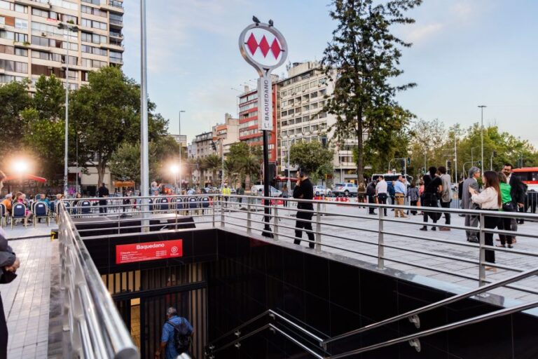 Reabren acceso a estación Baquedano tras más de 4 años cerrada: “Este es un lugar muy significativo, lleno de simbolismos