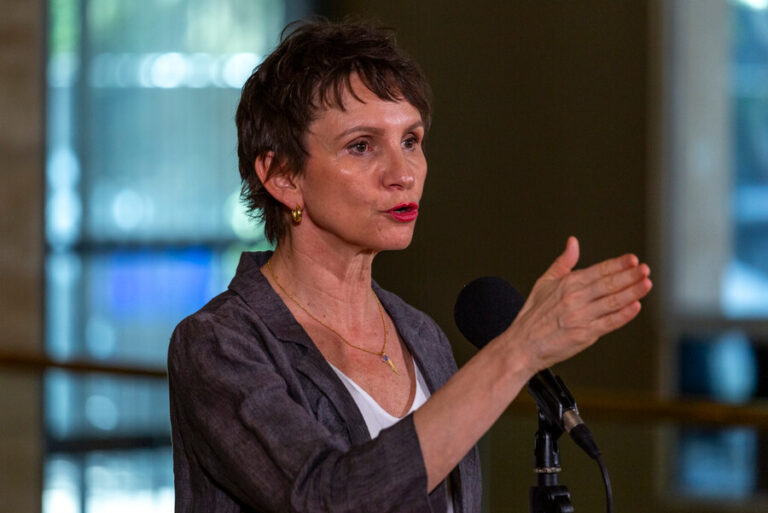 Ministra Tohá y baja aprobación en encuesta Cadem: 