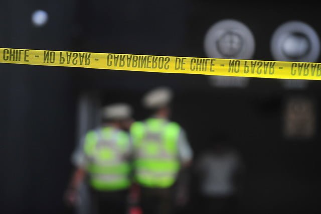 Hallan cuerpo de hombre parcialmente sumergido en un canal de Maipú