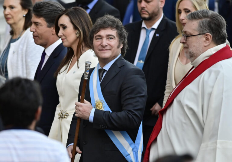 Decreto de Milei: La polémica sobre eliminación del límite para que extranjeros compren tierras en Argentina