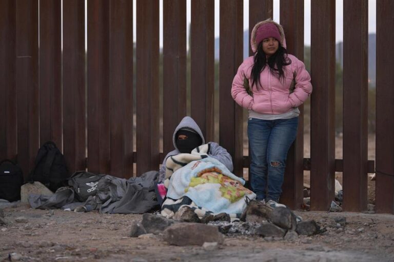 EE.UU. reabrirá varios puntos de entrada en la frontera sur en plena crisis migratoria