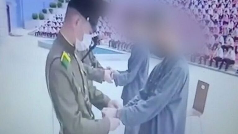 Impactante registro: Adolescentes norcoreanos fueron condenados a 12 años de trabajos forzados por ver K-pop y K-dramas