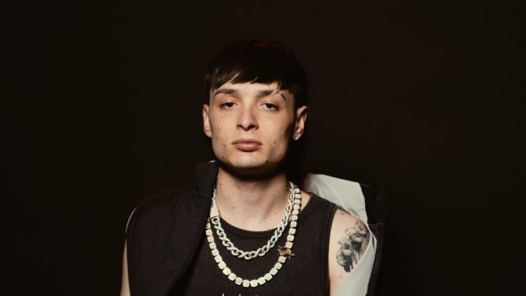 Tras controversia con Peso Pluma: Ingresan proyecto para prohibir a artistas que promuevan la narcocultura en eventos masivos