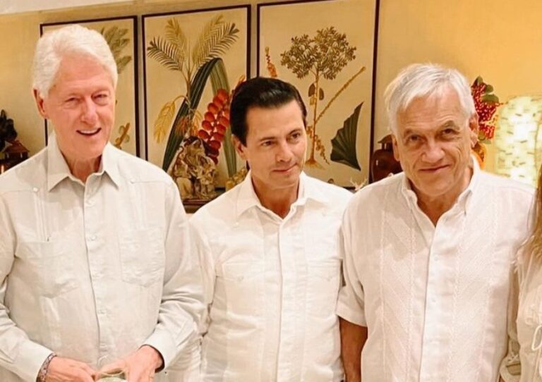 Con Marc Anthony, Bill Clinton y más: Expresidente Piñera comparte fotos de su reservado encuentro de Año Nuevo