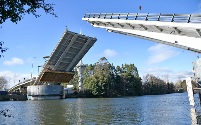 Puente Cau Cau de Valdivia: MOP confirma que reparación definitiva concluirá a fines de enero