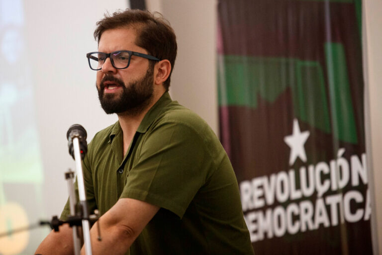 Pdte. Boric en el aniversario de RD: “Sería un error profundo juzgar a un partido de 12 años por un momento particular”