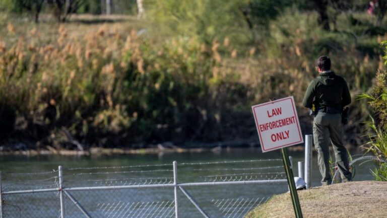 Familia mexicana se ahogó en Río Grande de la frontera de Estados Unidos: Gobierno no les quiso otorgar asistencia médica