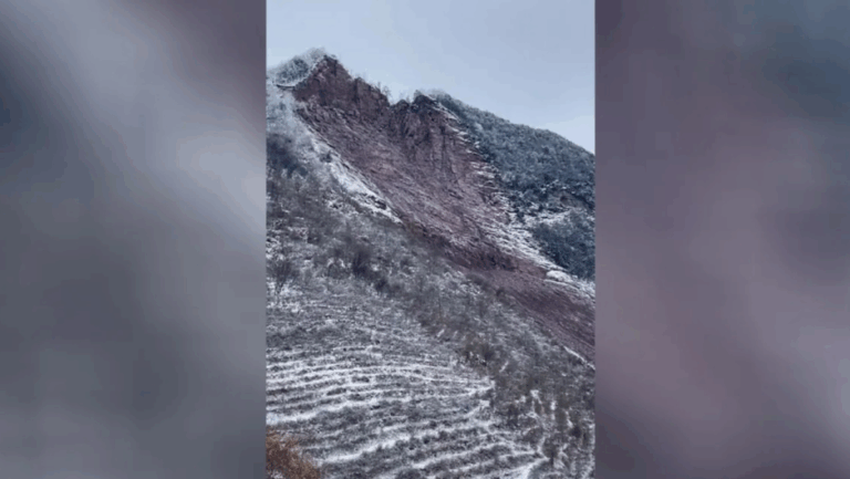 Recuperan cadáveres en China tras deslizamiento de tierra bajo gélidas temperaturas invernales