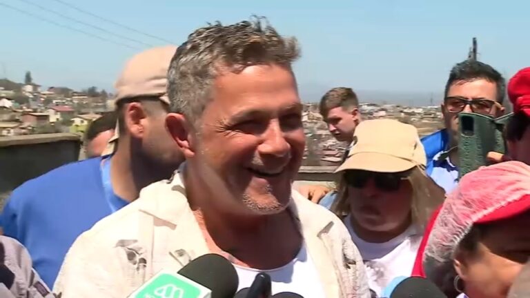 Alejandro Sanz visita familias afectadas por incendios en el marco de su presentación en el Festival de Viña del Mar