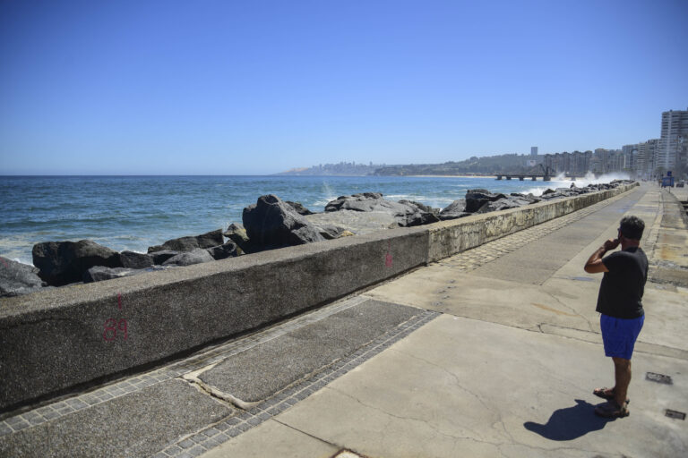 Emiten aviso de marejadas para las costas de Chile: Se extenderán hasta el lunes 26 de febrero