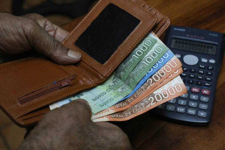 Bono Marzo 2024: ¿A cuánto dinero asciende el primer pago del Aporte Familiar Permanente?