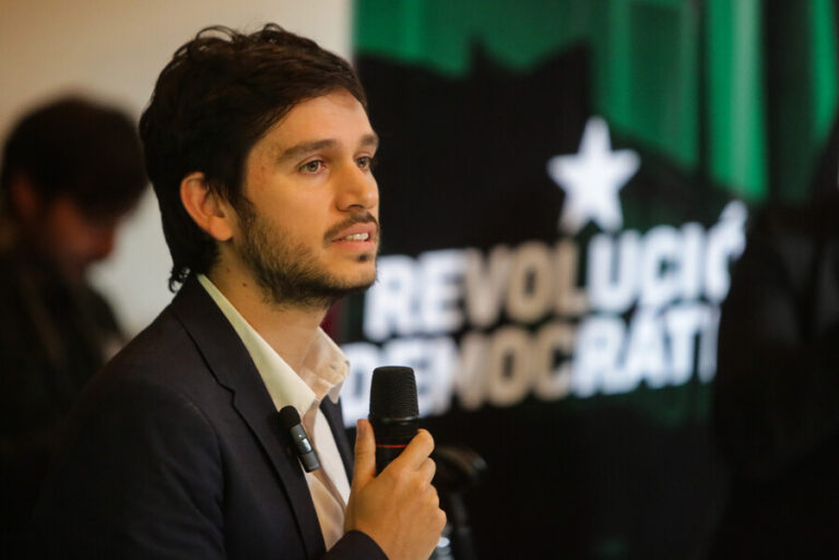 Vela y campaña para unir partidos del FA: 
