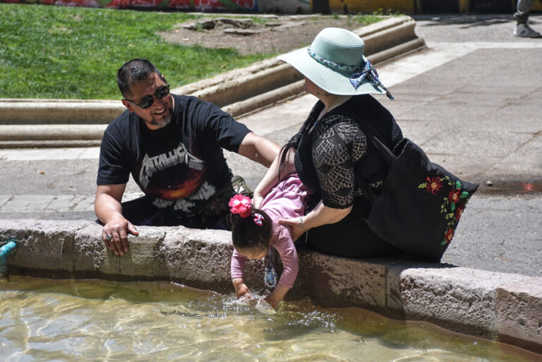 Hasta 37° C de máxima: Dirección Meteorológica emite alerta por temperaturas extremas entre el Maule y La Araucanía