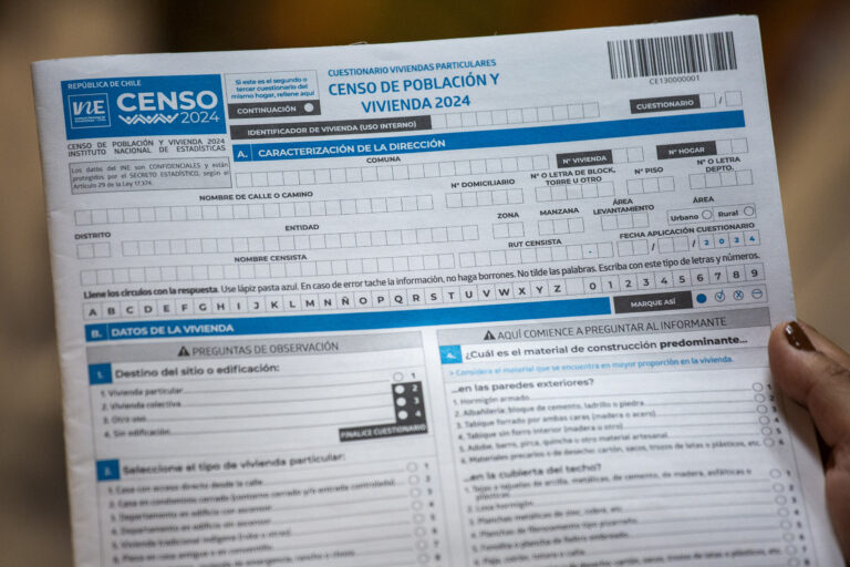 Censo 2024: Operativos en terreno comienzan el 9 de marzo y encuestadores no están obligados a entrar a las casas