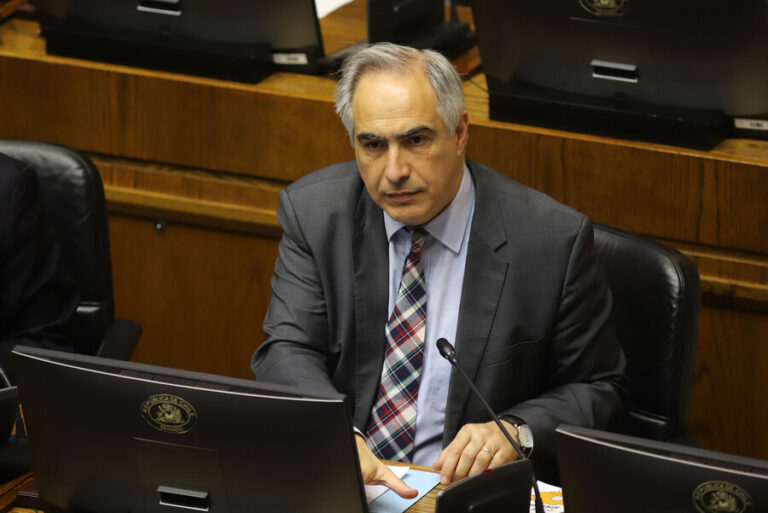 Chahúan insta al Gobierno a utilizar Ley Corta para eliminar preexistencias ante aumento en planes de Isapres