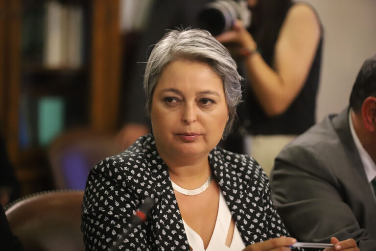 Jara y cuestionamientos a la oposición de Piñera: 