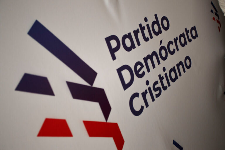 Municipales: Partidos de Gobierno y DC se reúnen para definir estrategias para elecciones de octubre
