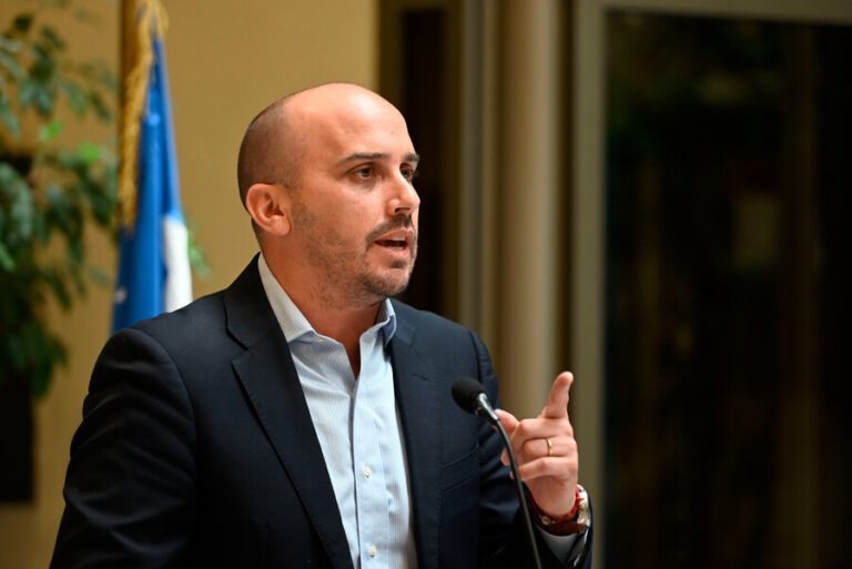 Longton responde a Karamanos: 