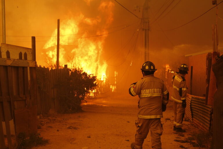 Incendios forestales: Hay más 145 mil clientes de la Región de Valparaíso sin suministro eléctrico