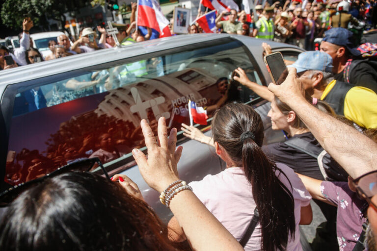 Féretro de Sebastián Piñera llegó al ex Congreso de Santiago para ser velado