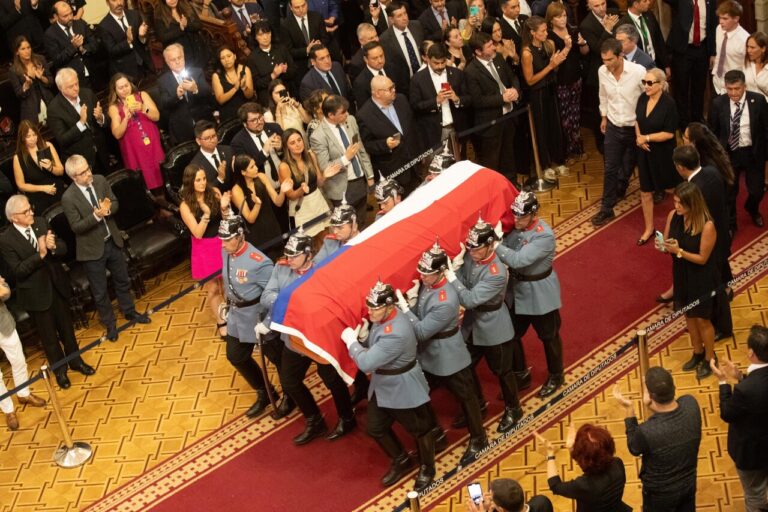 Así fue la primera jornada de despedida a Sebastián Piñera: Este jueves continúa su velatorio