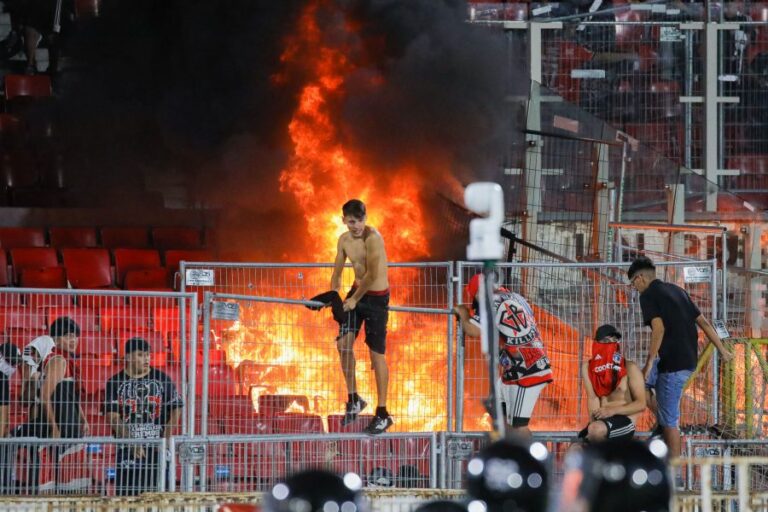 Detenidos por incidentes en el Estadio Nacional quedan en libertad y con prohibiciones de asistir a partidos
