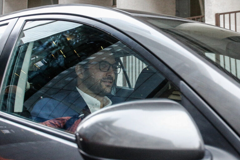 Miguel Crispi se retiró en silencio tras declarar como imputado ante la Fiscalía Nacional por el Caso Convenios