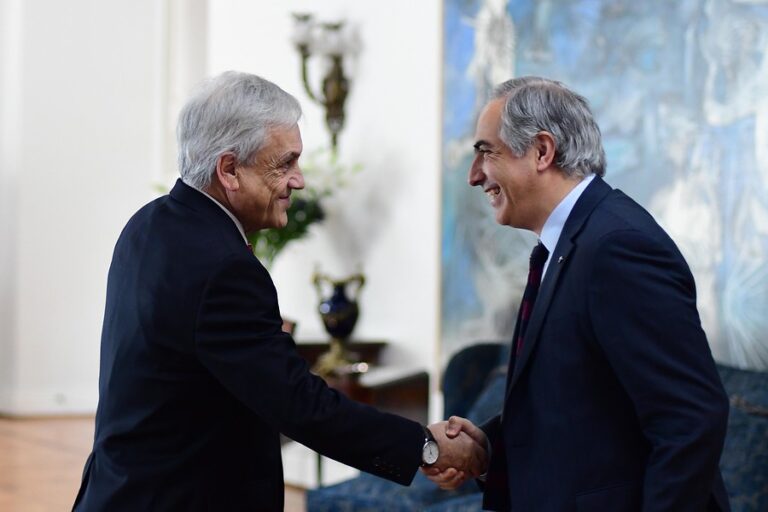Chahuán relató momento en que se enteró de muerte de Piñera junto a vecinos de Valparaíso: 