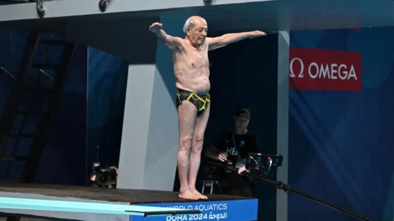 Clavadista de 100 años participa en el Campeonato Mundial de Natación 2024