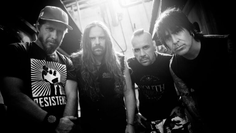 La banda de metal donde el baterista de Maná comparte con músicos de Sepultura y A.N.I.M.A.L.
