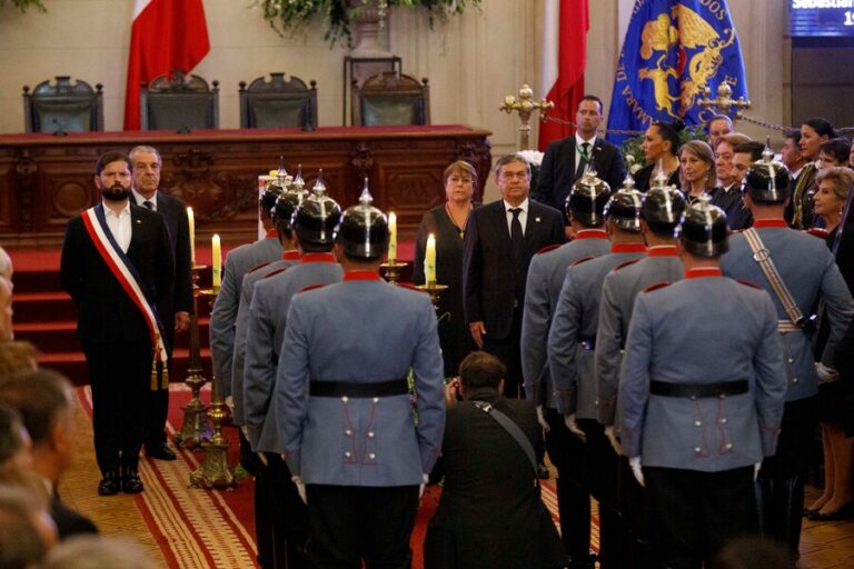 Así fue la emotiva última guardia de honor a Sebastián Piñera encabezada por presidente Boric y exmandatarios