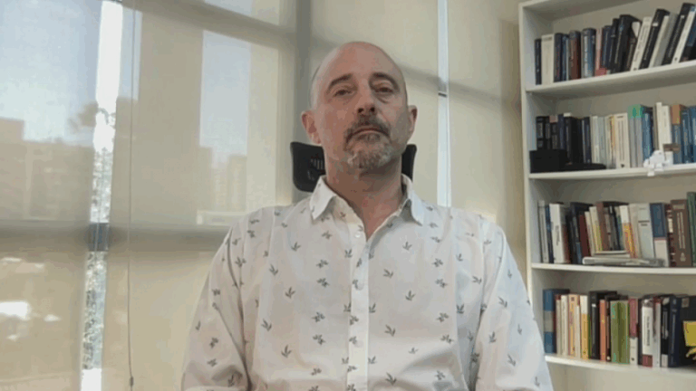Gomberoff y su nuevo libro 