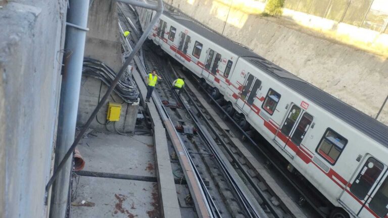 Tren descarrila en la Línea 1 del Metro de Santiago