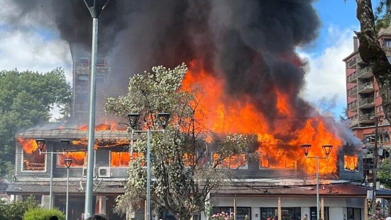 Fiscalía confirma tres personas fallecidas y una desaparecida tras incendio en local comercial en Puerto Varas