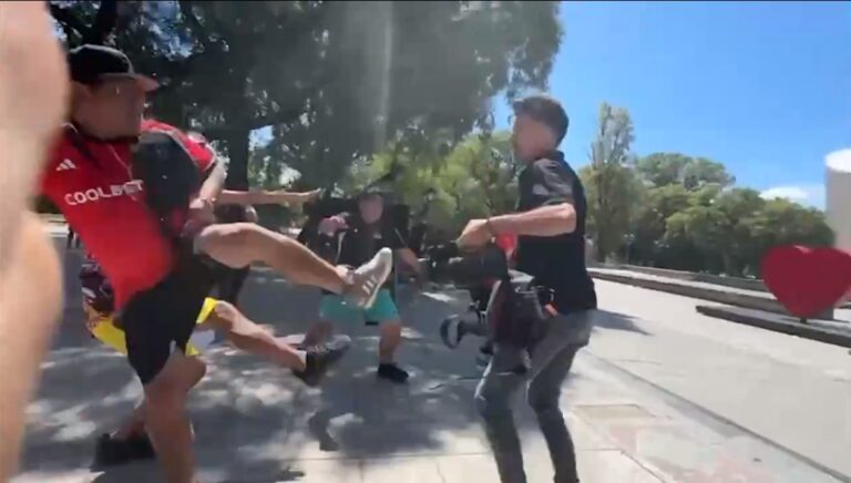 Hinchas de Colo Colo agredieron a periodistas de canal de TV argentino