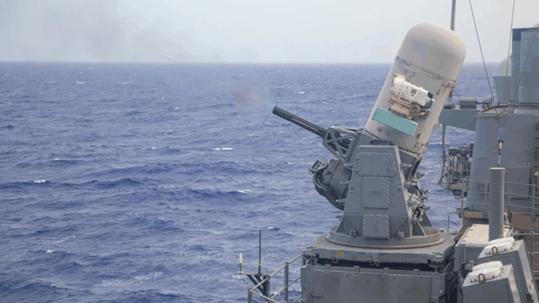Misil hutí estuvo a segundos de impactar un buque estadounidense: Video muestra que Armada usó su 